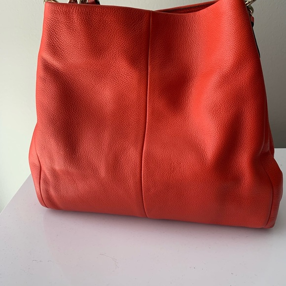 Coach F35723 PHOEBE SHOULDER BAG IN PEBBLE LEATHER Carmine - Picture 2 of 9